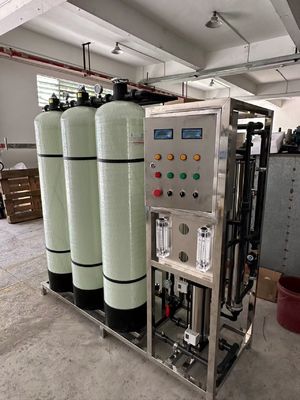 ভালো দাম 1000 লিটার প্রতি ঘন্টা বাণিজ্যিক RO সিস্টেম পোর্টেবল ওয়াটার মেশিন 220V/380V অনলাইন