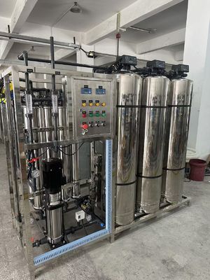ভালো দাম 380V/50Hz পাওয়ার সাপ্লাই কমার্শিয়াল RO সিস্টেম মিউনিসিপাল বা কূপ পানি জন্য নিখুঁত অনলাইন